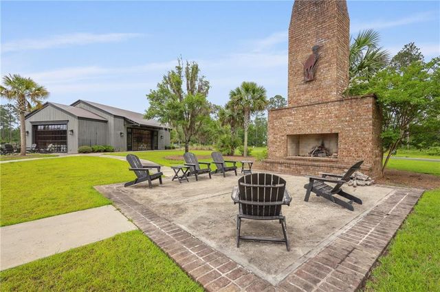 231 Salt Creek Way E, Brunswick, GA 31523
