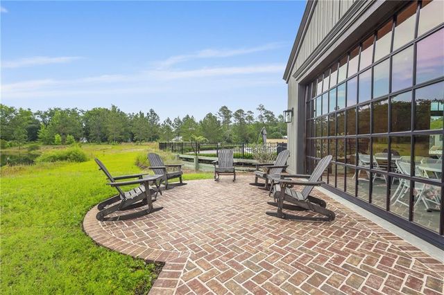 231 Salt Creek Way E, Brunswick, GA 31523