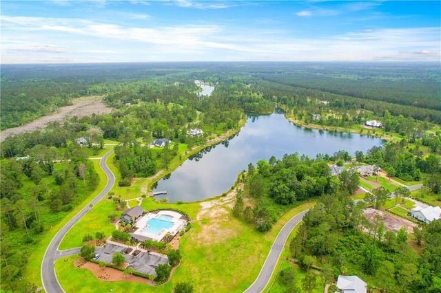 231 Salt Creek Way E, Brunswick, GA 31523