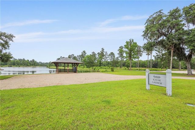 231 Salt Creek Way E, Brunswick, GA 31523