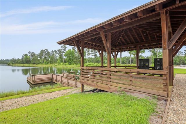 231 Salt Creek Way E, Brunswick, GA 31523