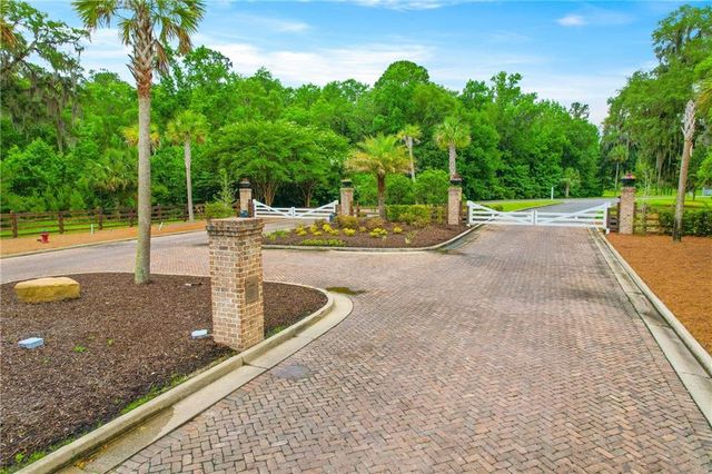 231 Salt Creek Way E, Brunswick, GA 31523