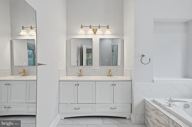 13217 KINNICUTT DR, Woodbridge, VA 22192