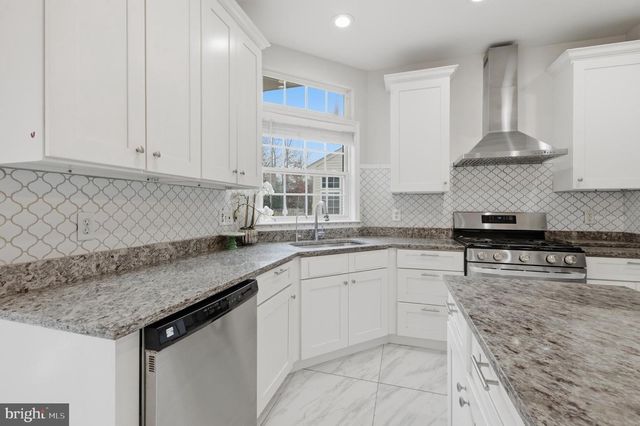 13217 KINNICUTT DR, Woodbridge, VA 22192