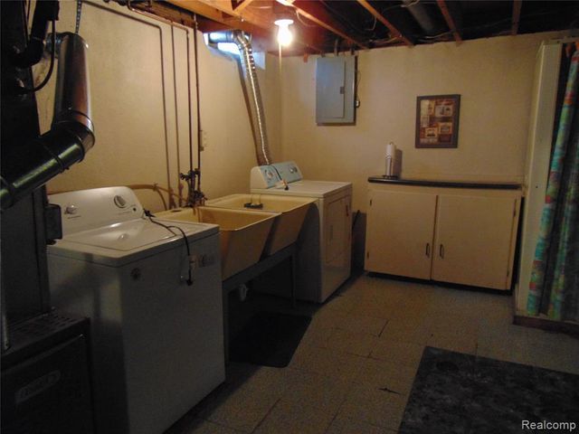 12237 Champaign Avenue, Warren, MI 48089