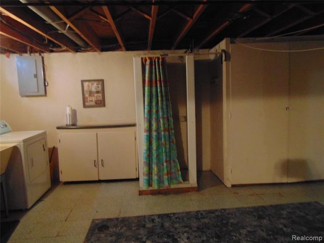 12237 Champaign Avenue, Warren, MI 48089