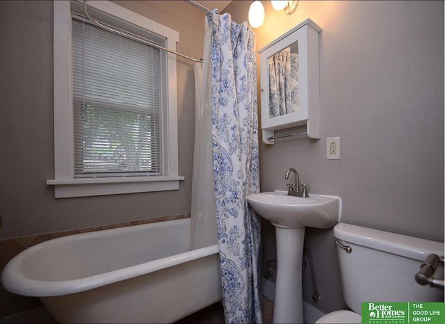 3155 jackson Street, Omaha, NE 68105