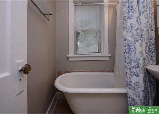 3155 jackson Street, Omaha, NE 68105