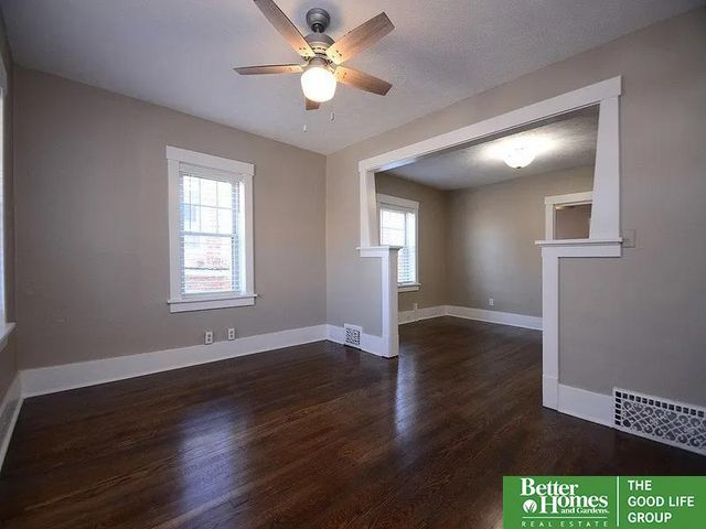 3155 jackson Street, Omaha, NE 68105