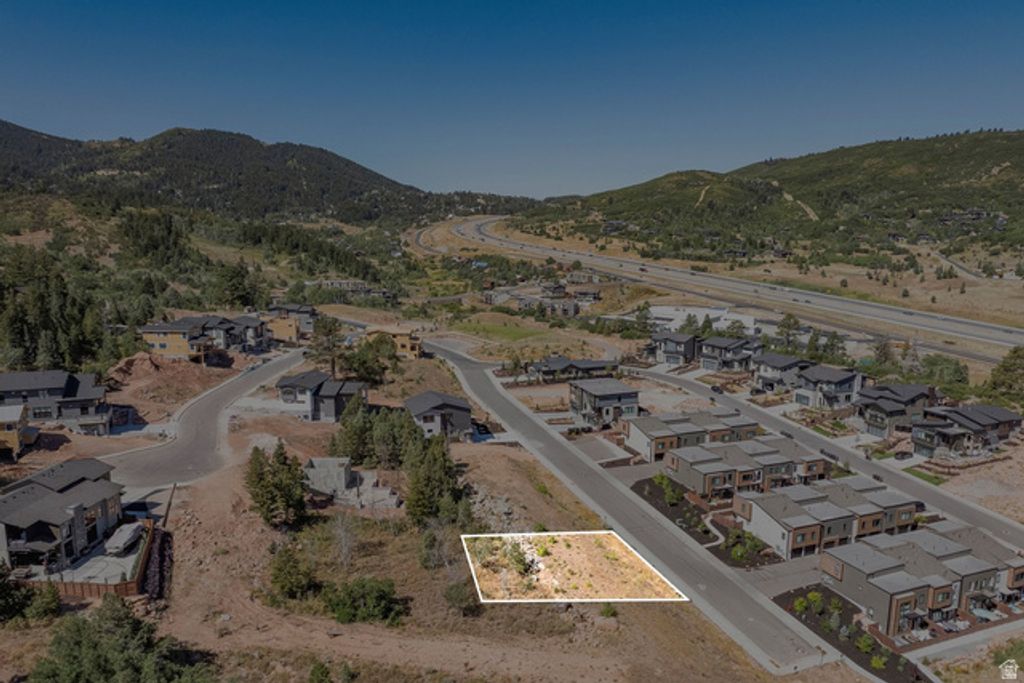 Image 12 of property listing at 4033 W DISCOVERY WAY #323, Park City, UT 84098