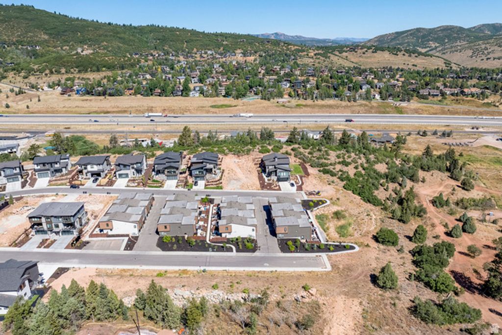 Image 15 of property listing at 4033 W DISCOVERY WAY #323, Park City, UT 84098