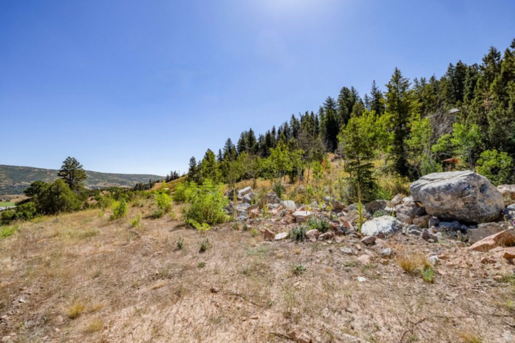 Image 16 of property listing at 4033 W DISCOVERY WAY #323, Park City, UT 84098