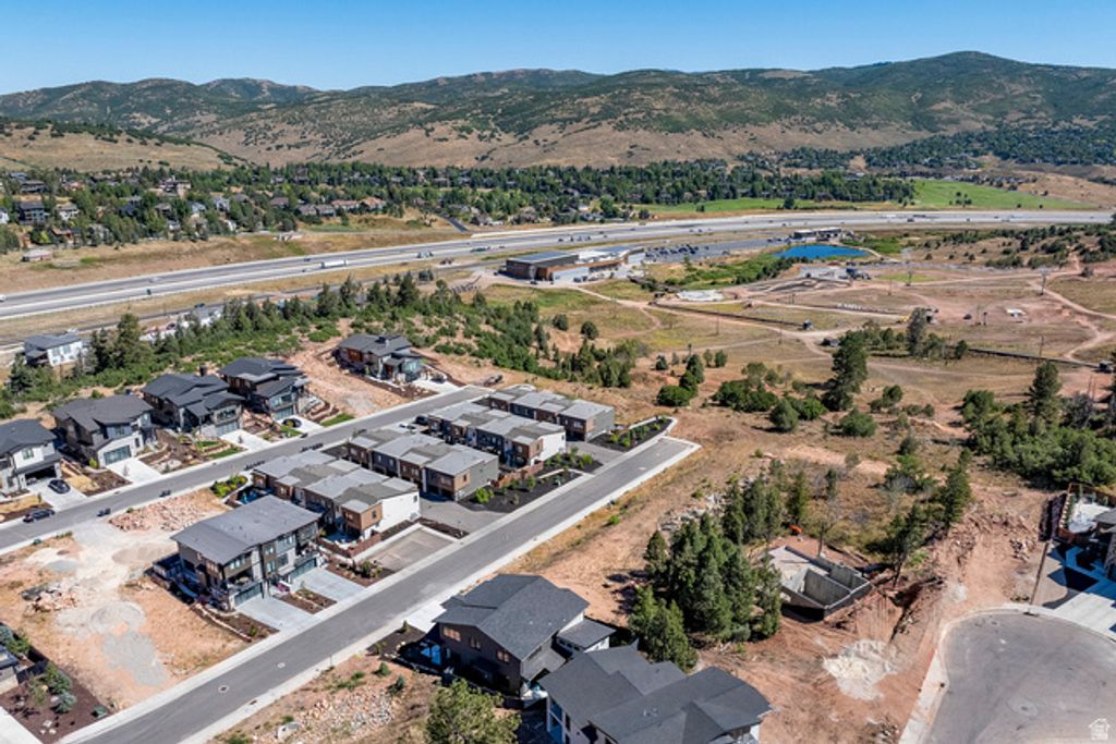 Image 17 of property listing at 4033 W DISCOVERY WAY #323, Park City, UT 84098