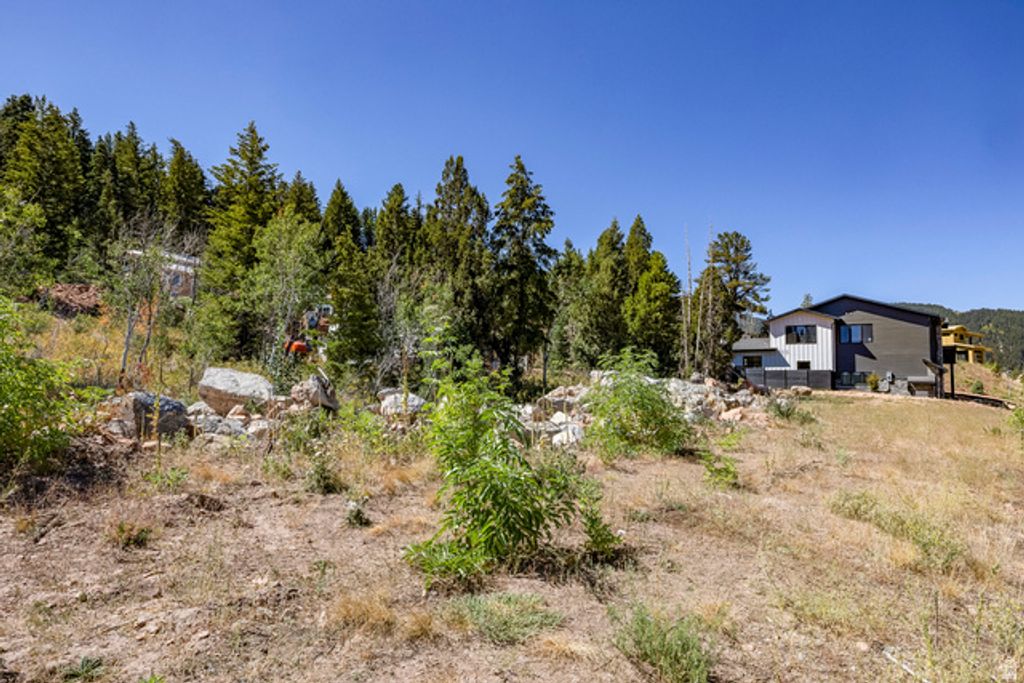 Image 21 of property listing at 4033 W DISCOVERY WAY #323, Park City, UT 84098
