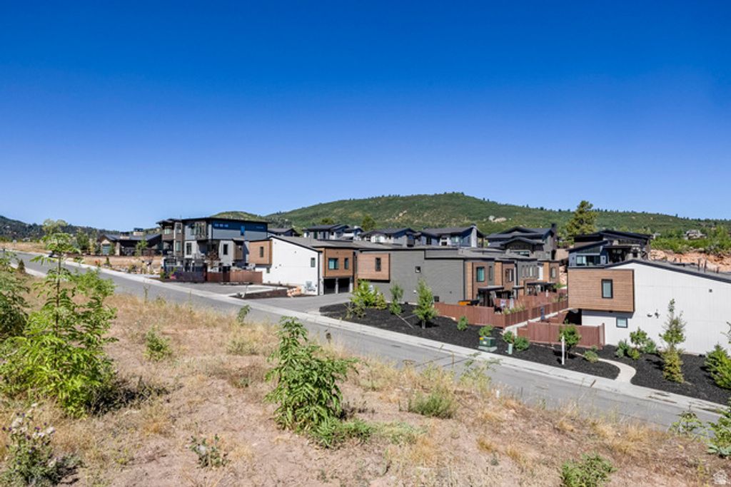 Image 22 of property listing at 4033 W DISCOVERY WAY #323, Park City, UT 84098