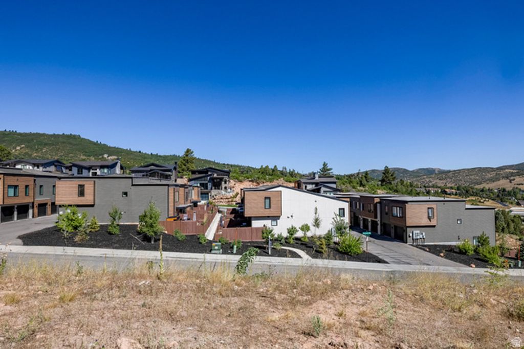 Image 23 of property listing at 4033 W DISCOVERY WAY #323, Park City, UT 84098