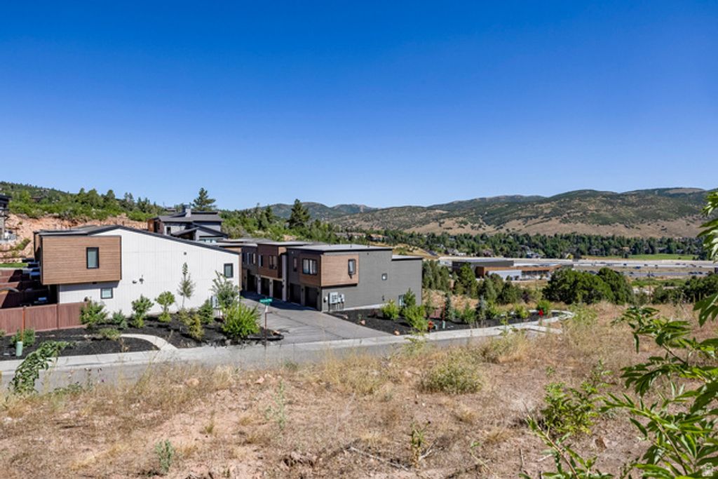 Image 24 of property listing at 4033 W DISCOVERY WAY #323, Park City, UT 84098