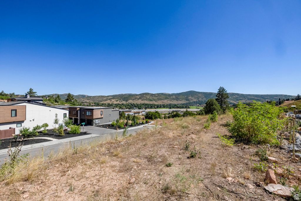 Image 26 of property listing at 4033 W DISCOVERY WAY #323, Park City, UT 84098