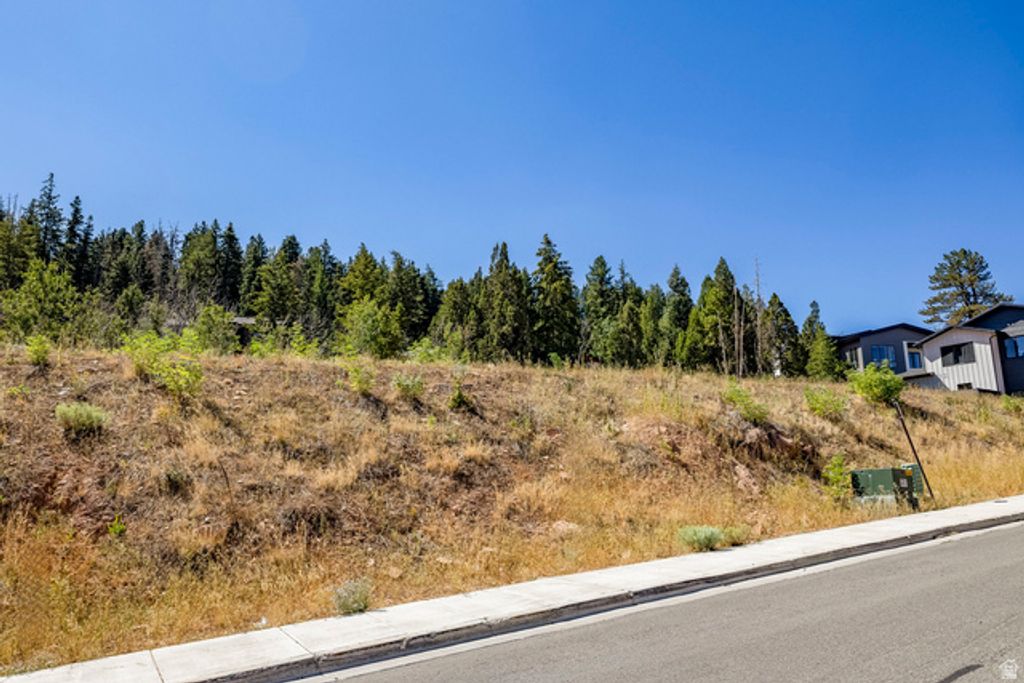 Image 29 of property listing at 4033 W DISCOVERY WAY #323, Park City, UT 84098