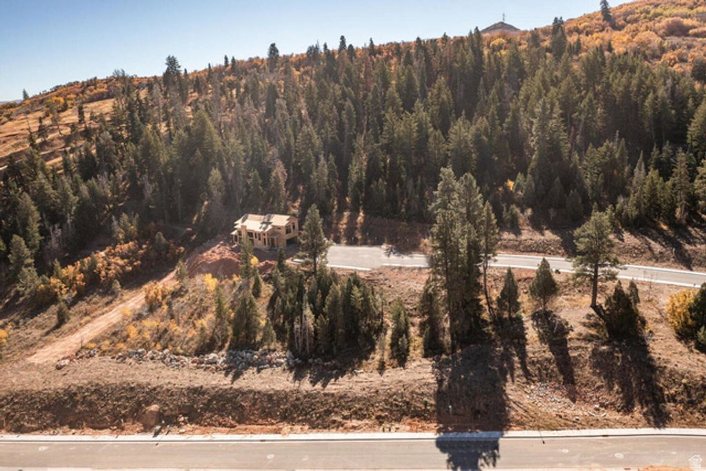 Image 30 of property listing at 4033 W DISCOVERY WAY #323, Park City, UT 84098