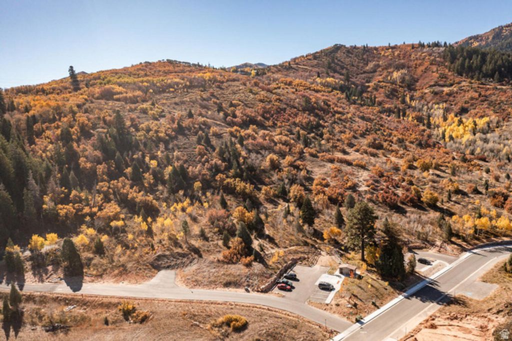 Image 33 of property listing at 4033 W DISCOVERY WAY #323, Park City, UT 84098