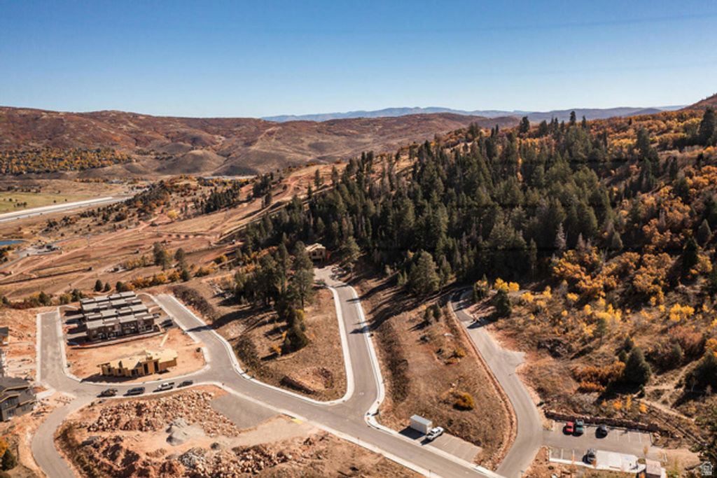Image 34 of property listing at 4033 W DISCOVERY WAY #323, Park City, UT 84098