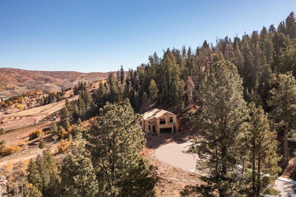 Image 35 of property listing at 4033 W DISCOVERY WAY #323, Park City, UT 84098