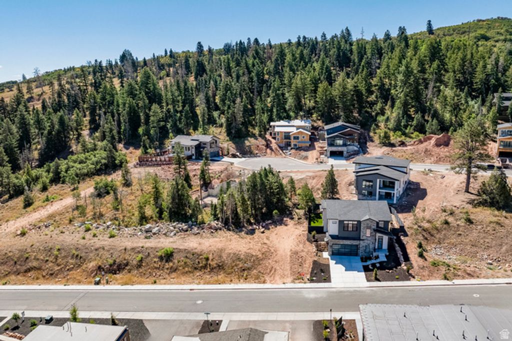 Image 5 of property listing at 4033 W DISCOVERY WAY #323, Park City, UT 84098