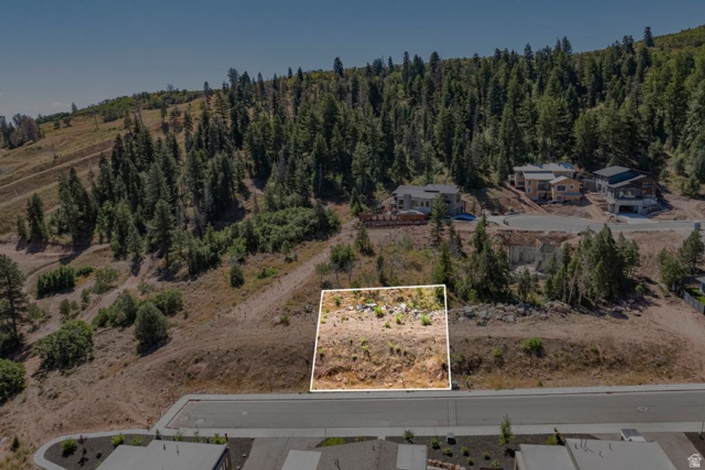 Image 7 of property listing at 4033 W DISCOVERY WAY #323, Park City, UT 84098