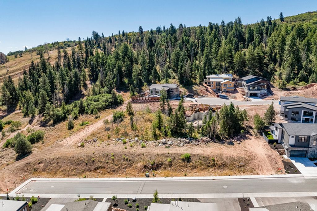 Image 10 of property listing at 4033 W DISCOVERY WAY #323, Park City, UT 84098