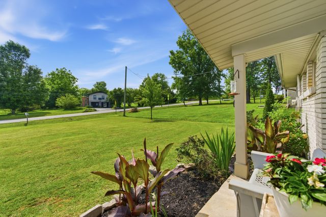 99 Curtiswood Dr, Hendersonville, TN 37075