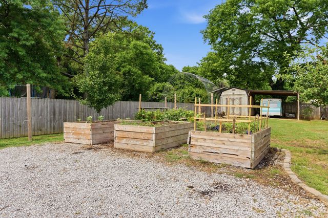 99 Curtiswood Dr, Hendersonville, TN 37075