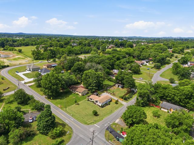99 Curtiswood Dr, Hendersonville, TN 37075