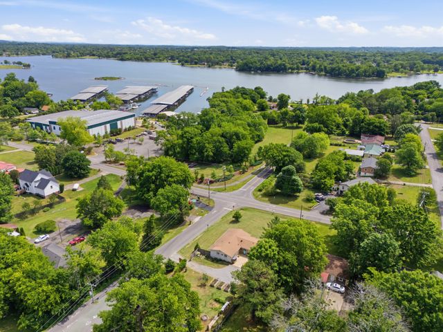 99 Curtiswood Dr, Hendersonville, TN 37075