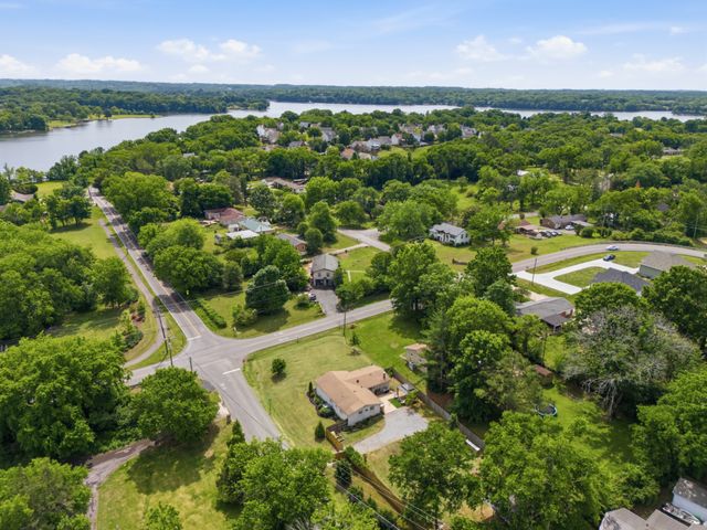 99 Curtiswood Dr, Hendersonville, TN 37075