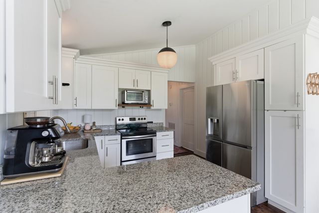 99 Curtiswood Dr, Hendersonville, TN 37075