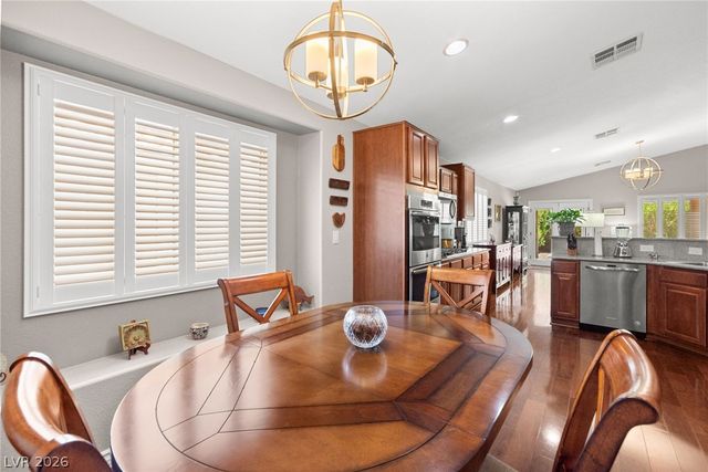 8156 Waltons Mill Court, Las Vegas, NV 89131