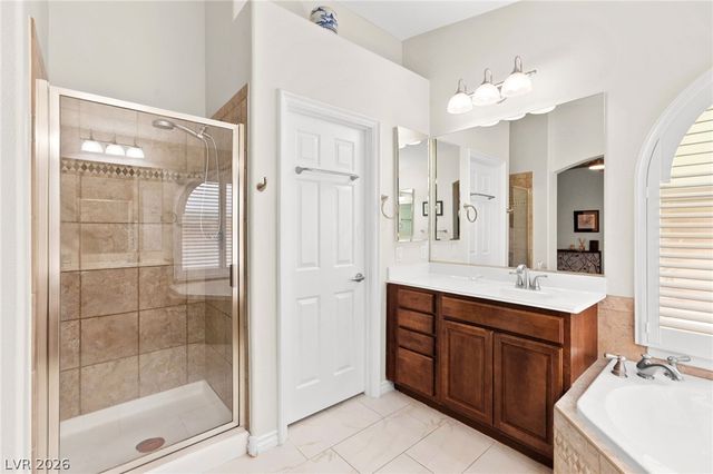 8156 Waltons Mill Court, Las Vegas, NV 89131