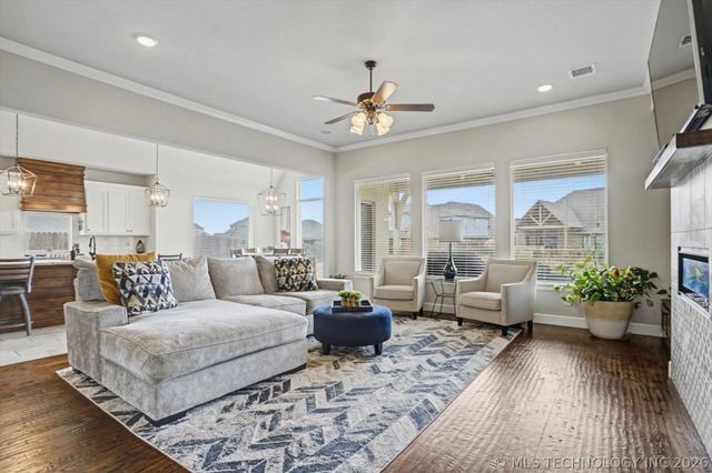 7004 E 124th Place S, Bixby, OK 74008