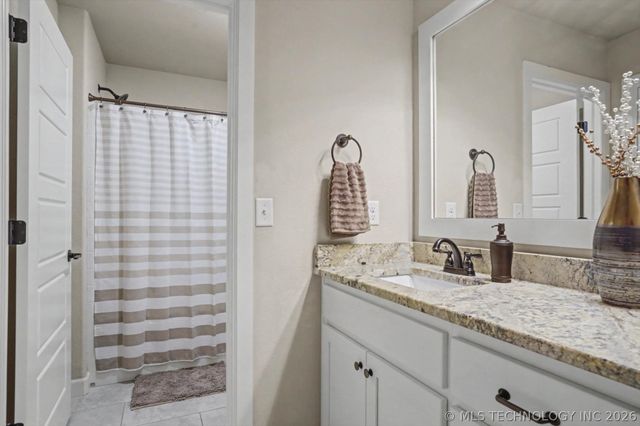 7004 E 124th Place S, Bixby, OK 74008