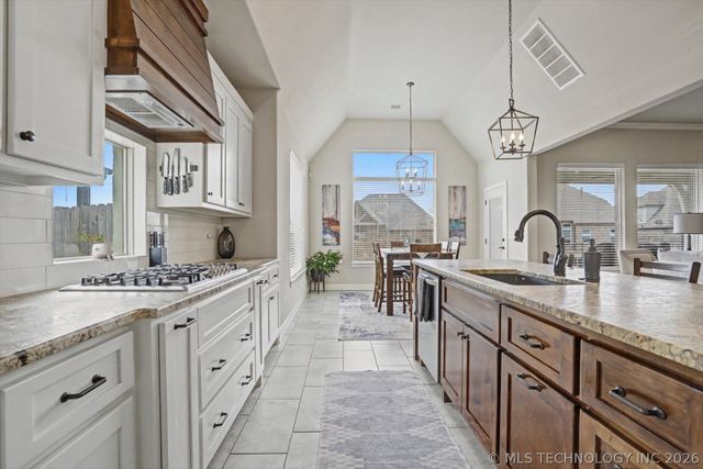 7004 E 124th Place S, Bixby, OK 74008