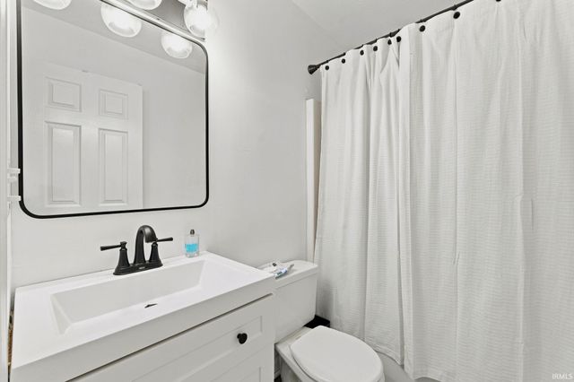 11975 W State Road 120 Road, Middlebury, IN 46540