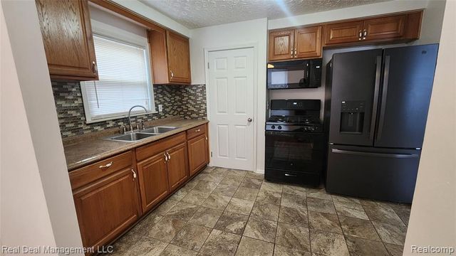 49 E Fairmount Avenue, Pontiac, MI 48340