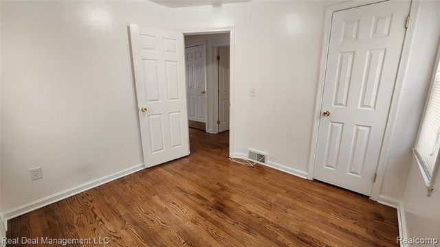 49 E Fairmount Avenue, Pontiac, MI 48340