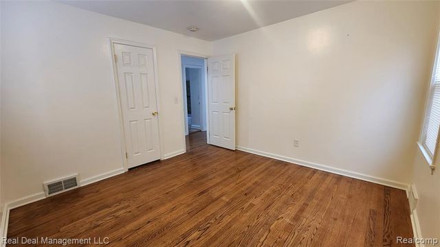 49 E Fairmount Avenue, Pontiac, MI 48340