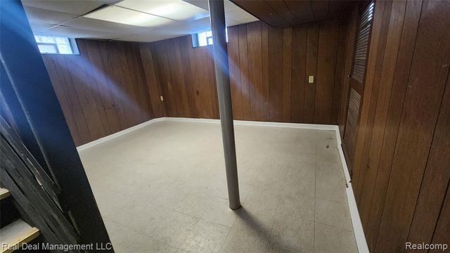 49 E Fairmount Avenue, Pontiac, MI 48340