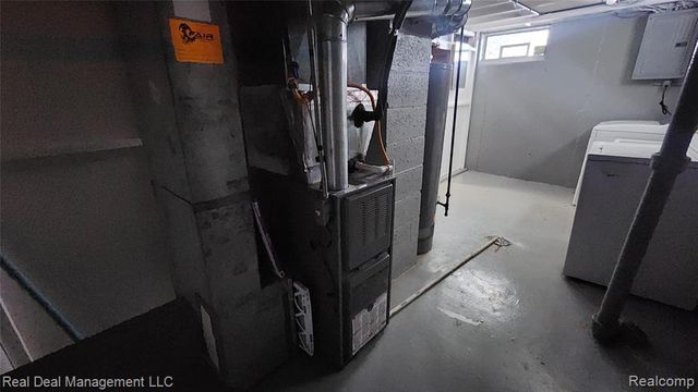 49 E Fairmount Avenue, Pontiac, MI 48340