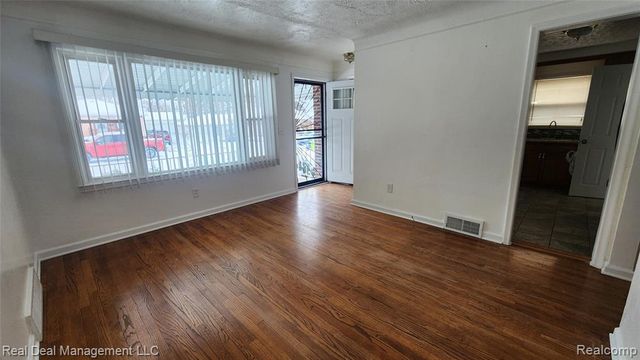 49 E Fairmount Avenue, Pontiac, MI 48340