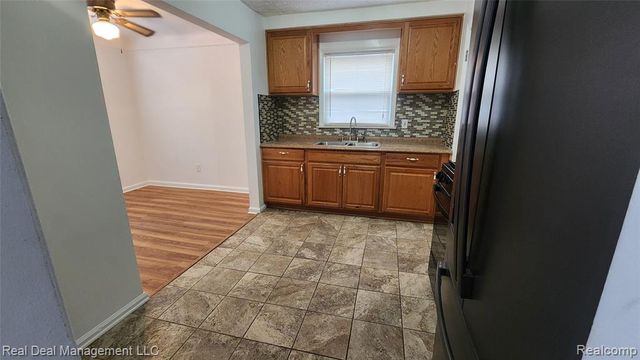 49 E Fairmount Avenue, Pontiac, MI 48340