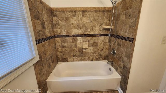 49 E Fairmount Avenue, Pontiac, MI 48340